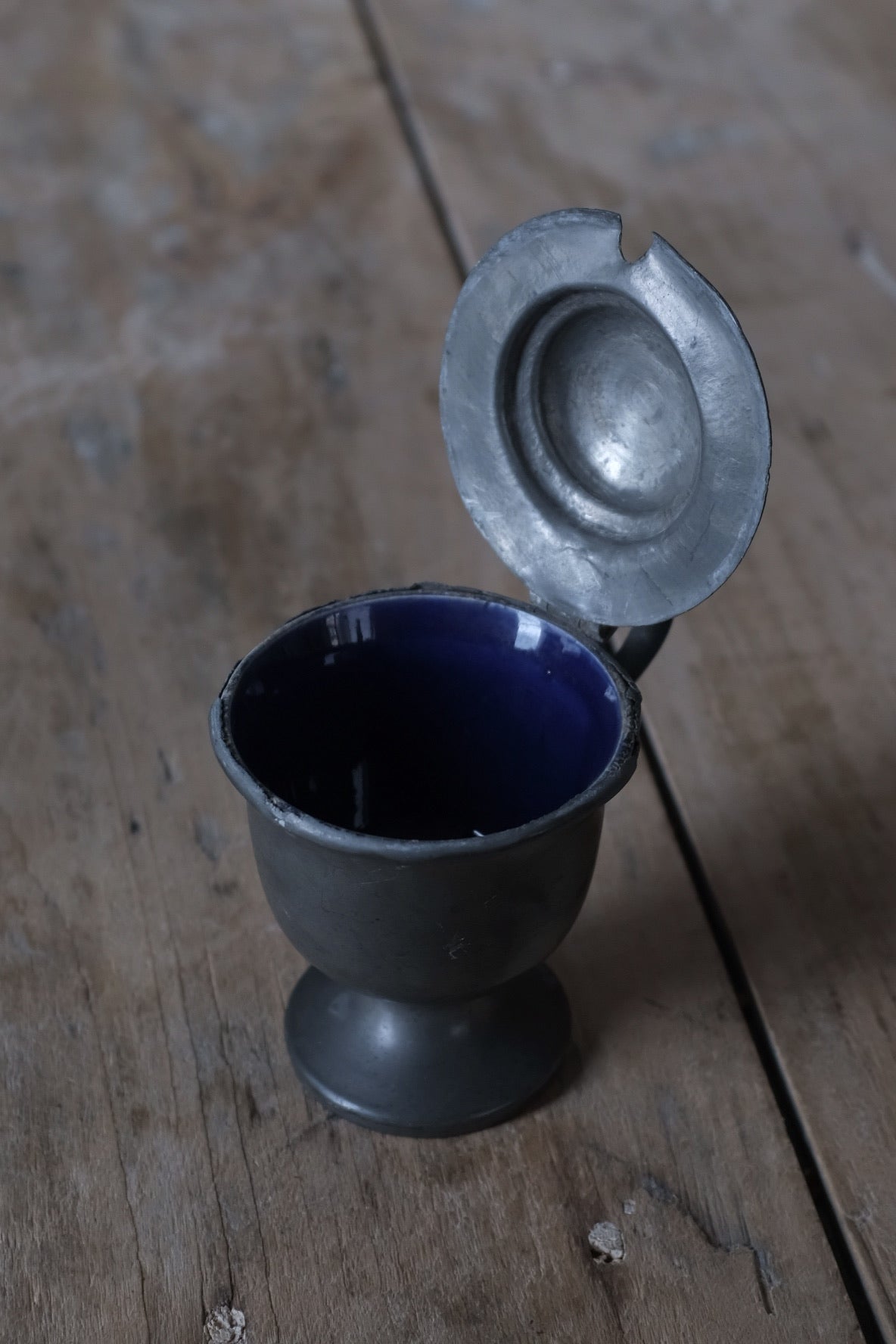 Antique Pewter Pot, Pewter,- ambiant