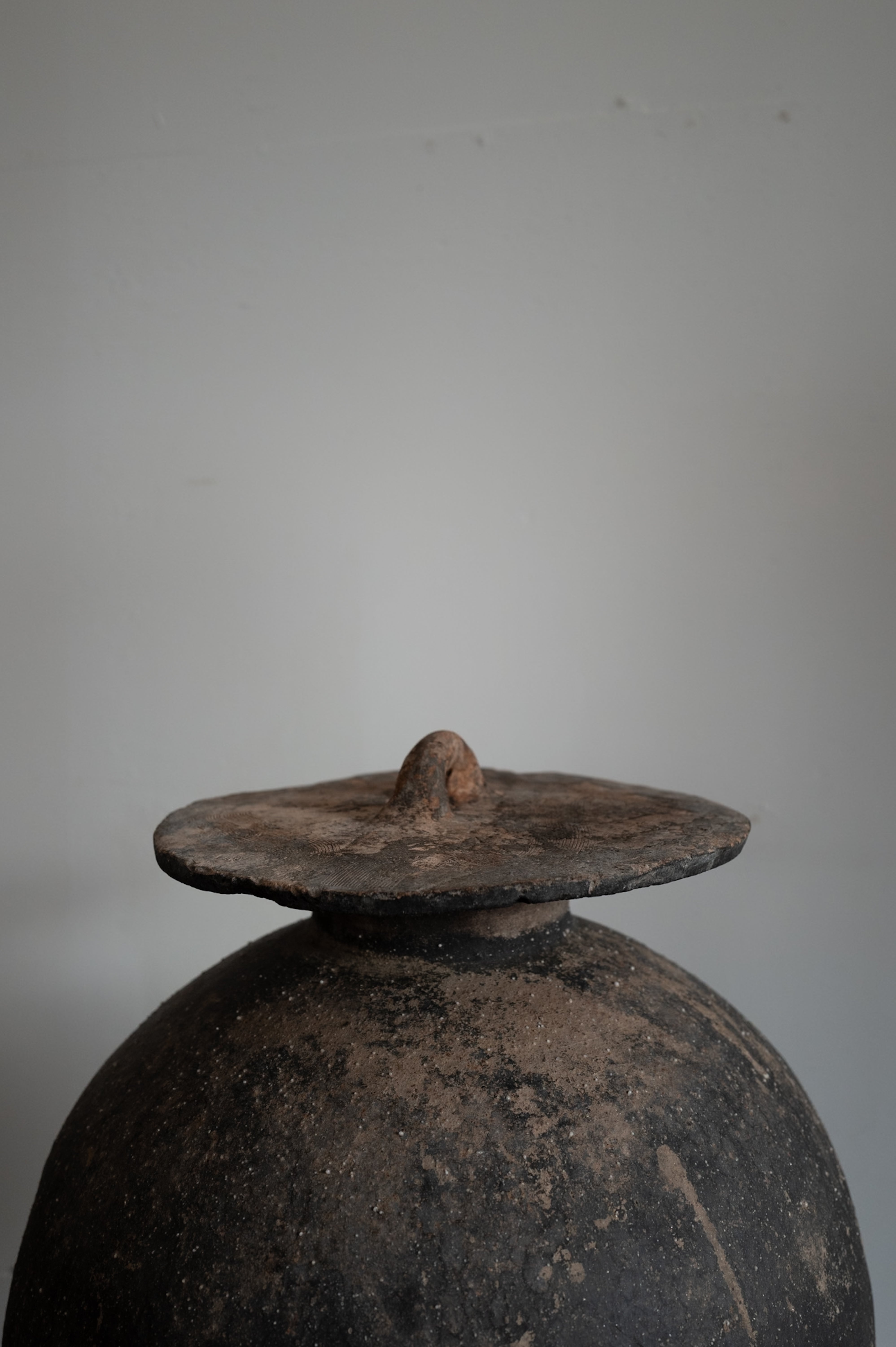 17th-18th Century Italian Terracotta Pottery Lid AN-24053