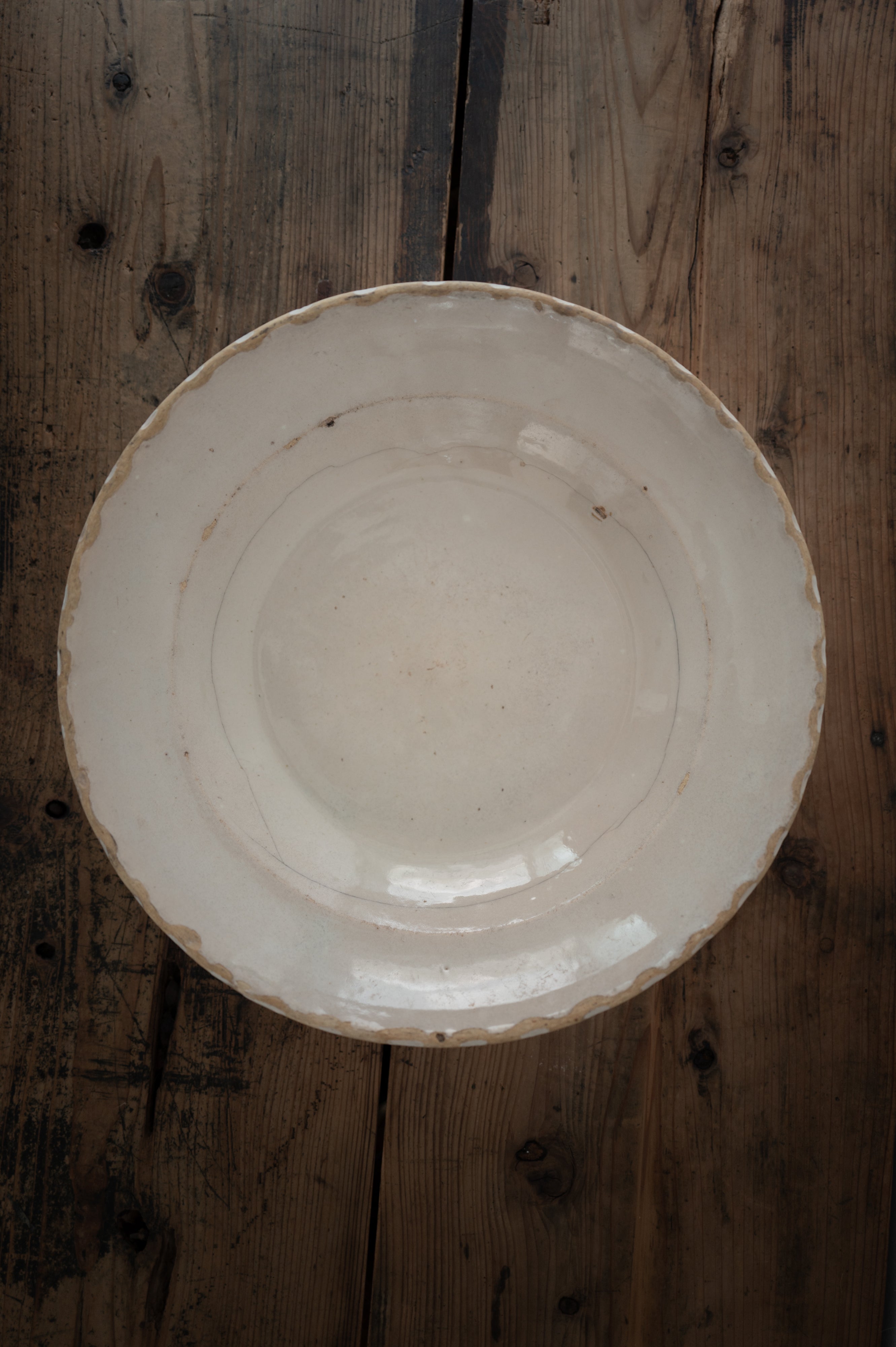 19th Century Italian Grottaglie, Puglia, White Tin Glazed Ring Flower Large Plate AN-4176