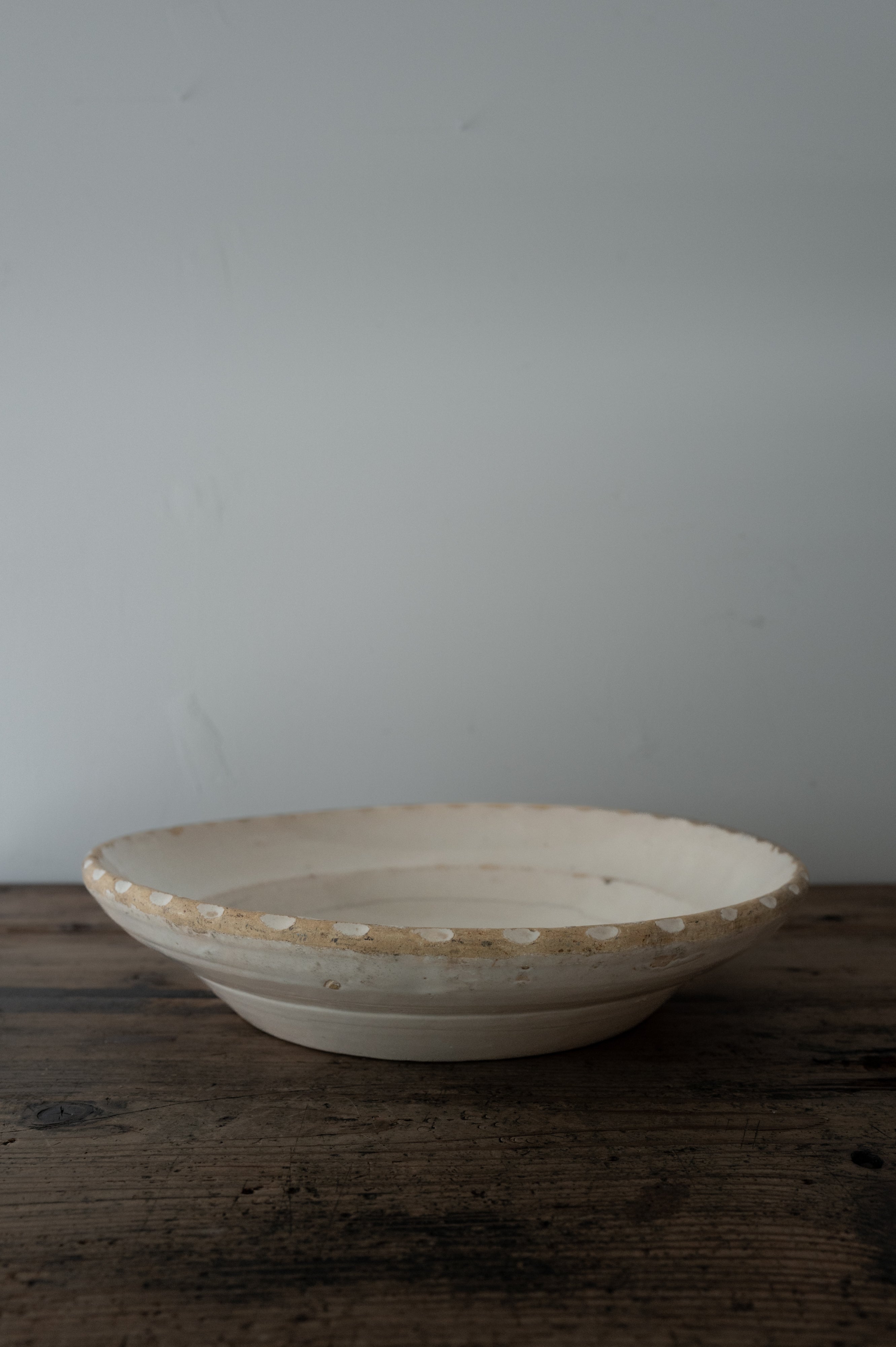 19th Century Italian Grottaglie, Puglia, White Tin Glazed Ring Flower Large Plate AN-4176
