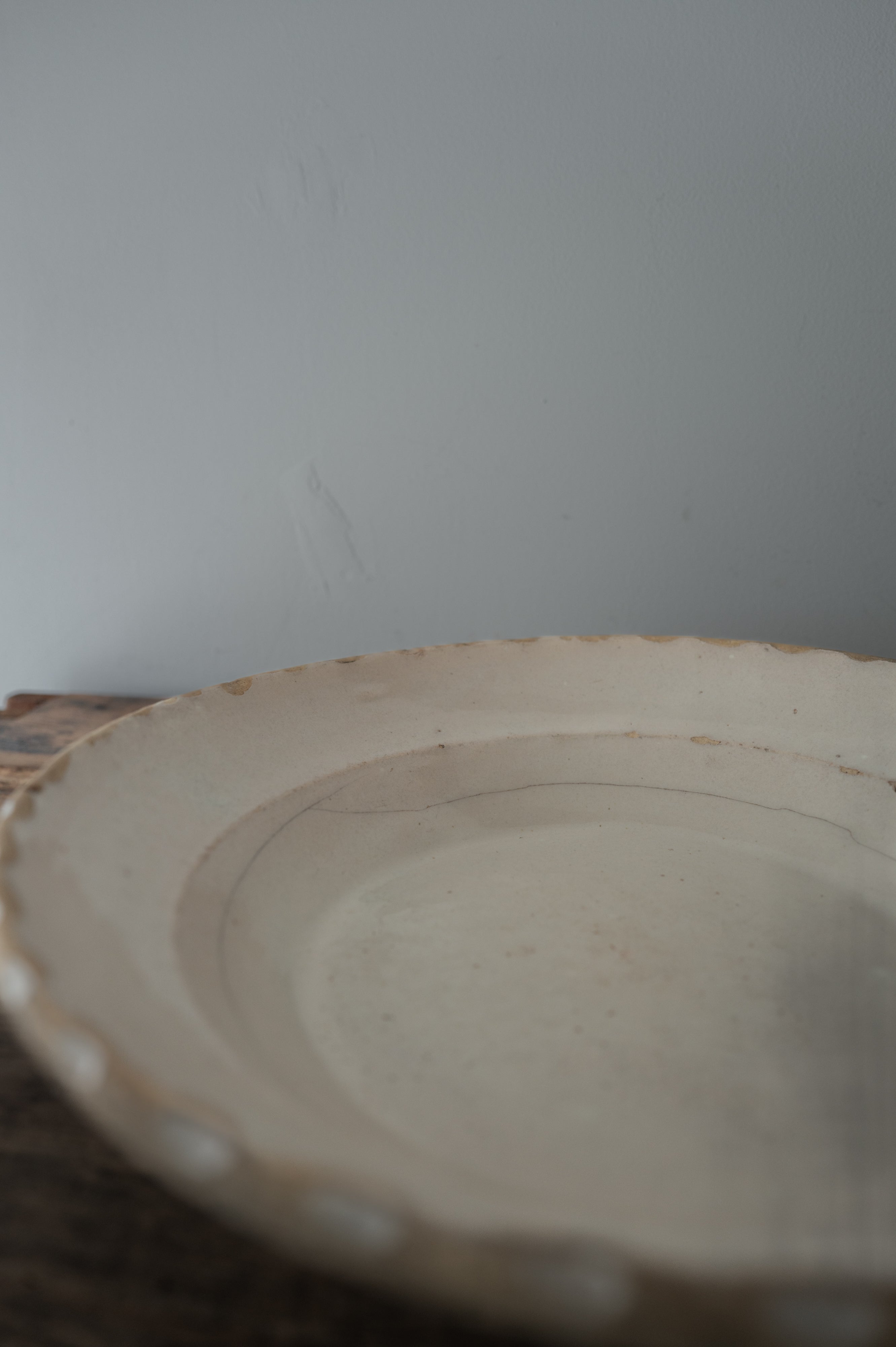 19th Century Italian Grottaglie, Puglia, White Tin Glazed Ring Flower Large Plate AN-4176