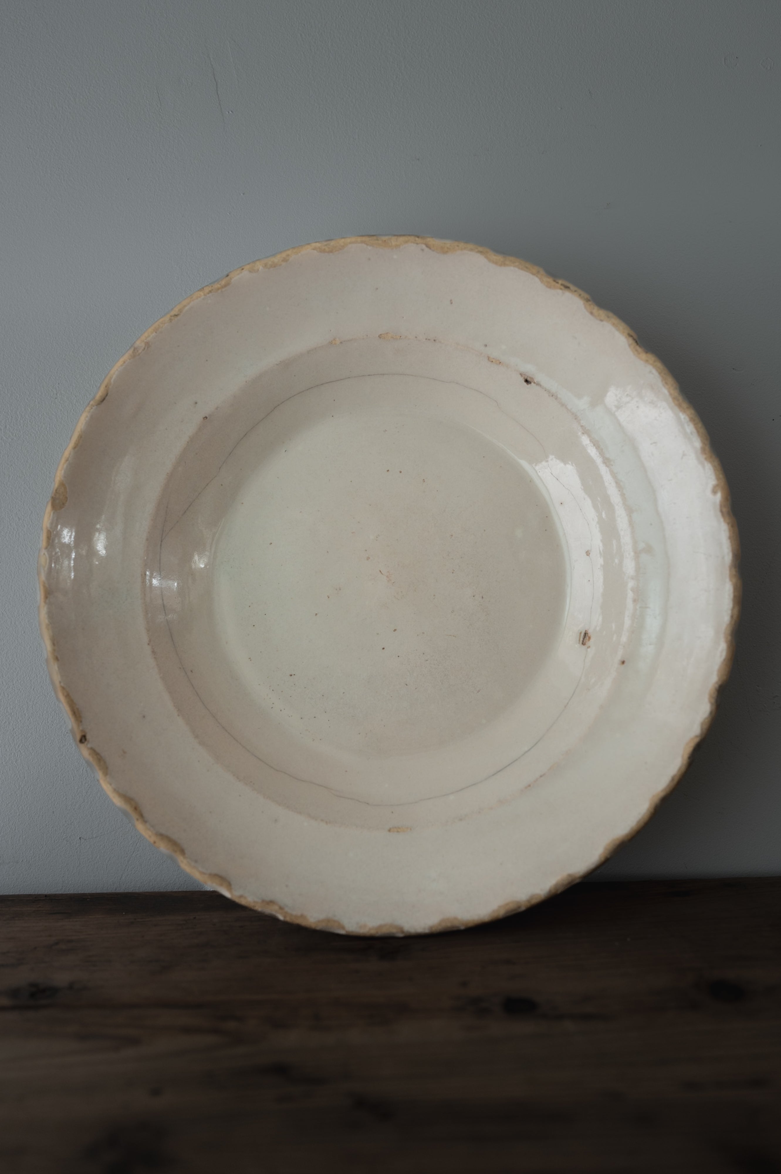 19th Century Italian Grottaglie, Puglia, White Tin Glazed Ring Flower Large Plate AN-4176