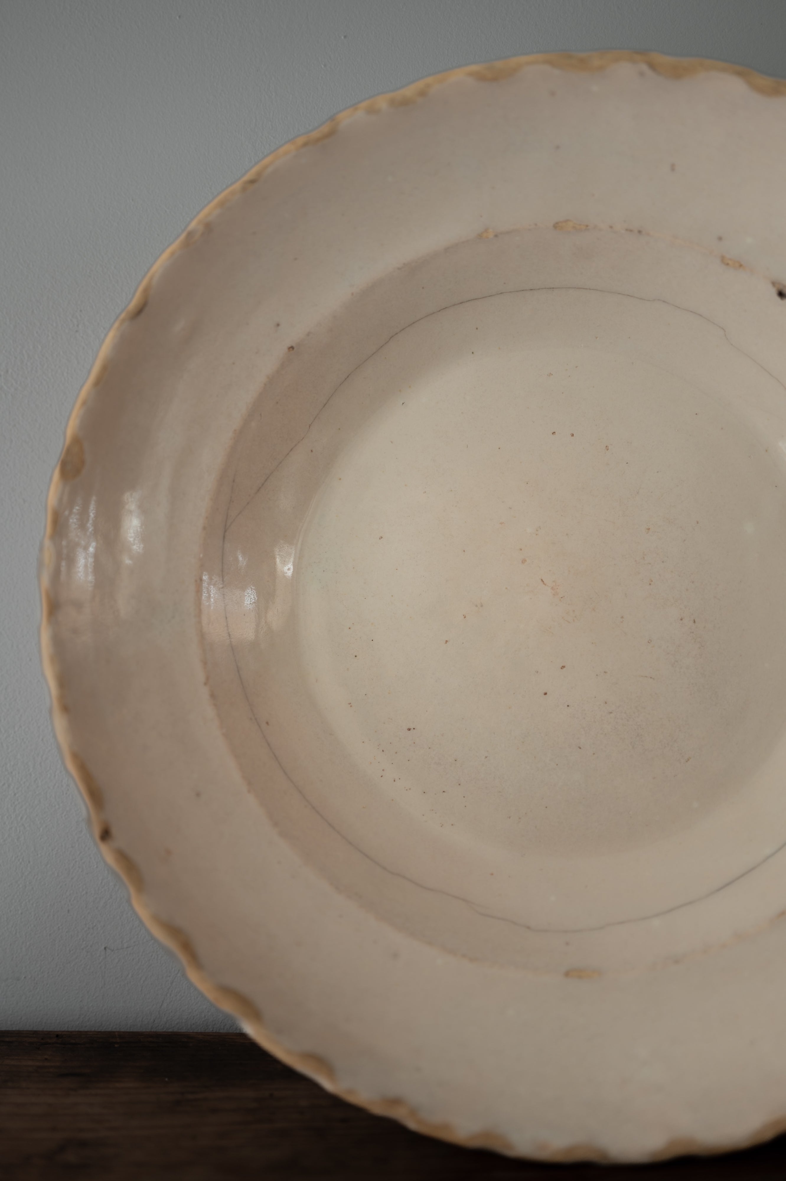 19th Century Italian Grottaglie, Puglia, White Tin Glazed Ring Flower Large Plate AN-4176