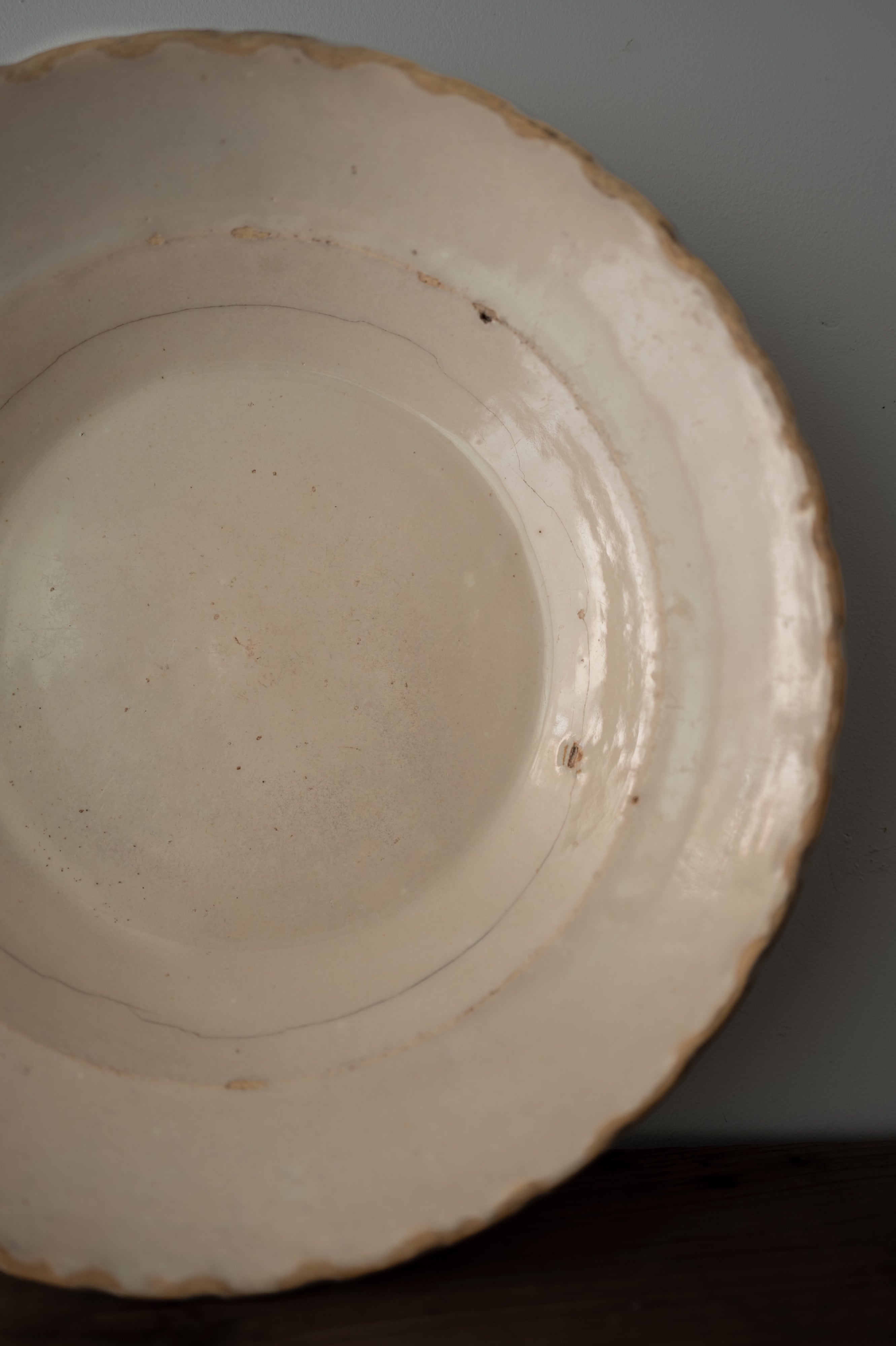 19th Century Italian Grottaglie, Puglia, White Tin Glazed Ring Flower Large Plate AN-4176