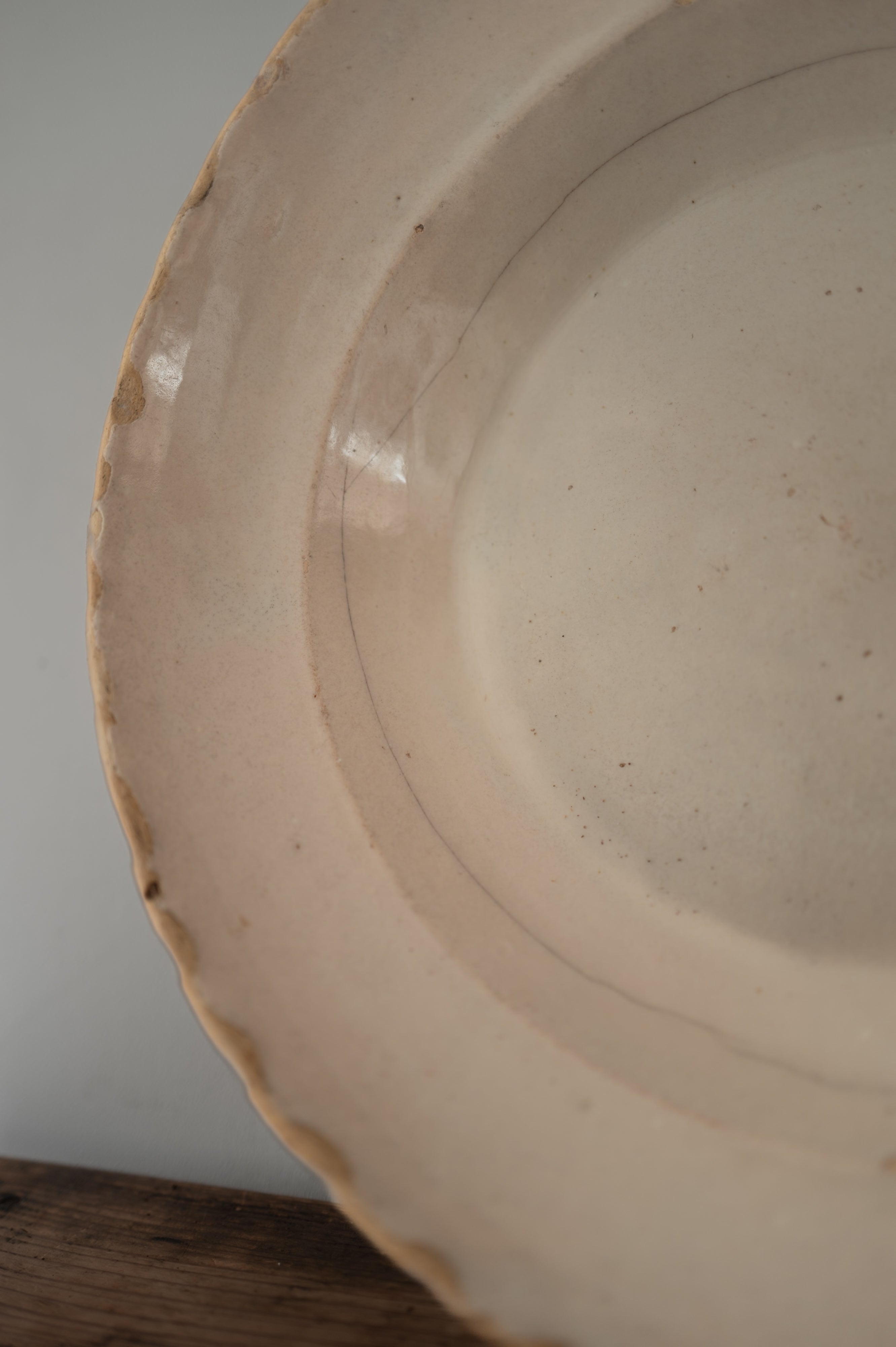 19th Century Italian Grottaglie, Puglia, White Tin Glazed Ring Flower Large Plate AN-4176