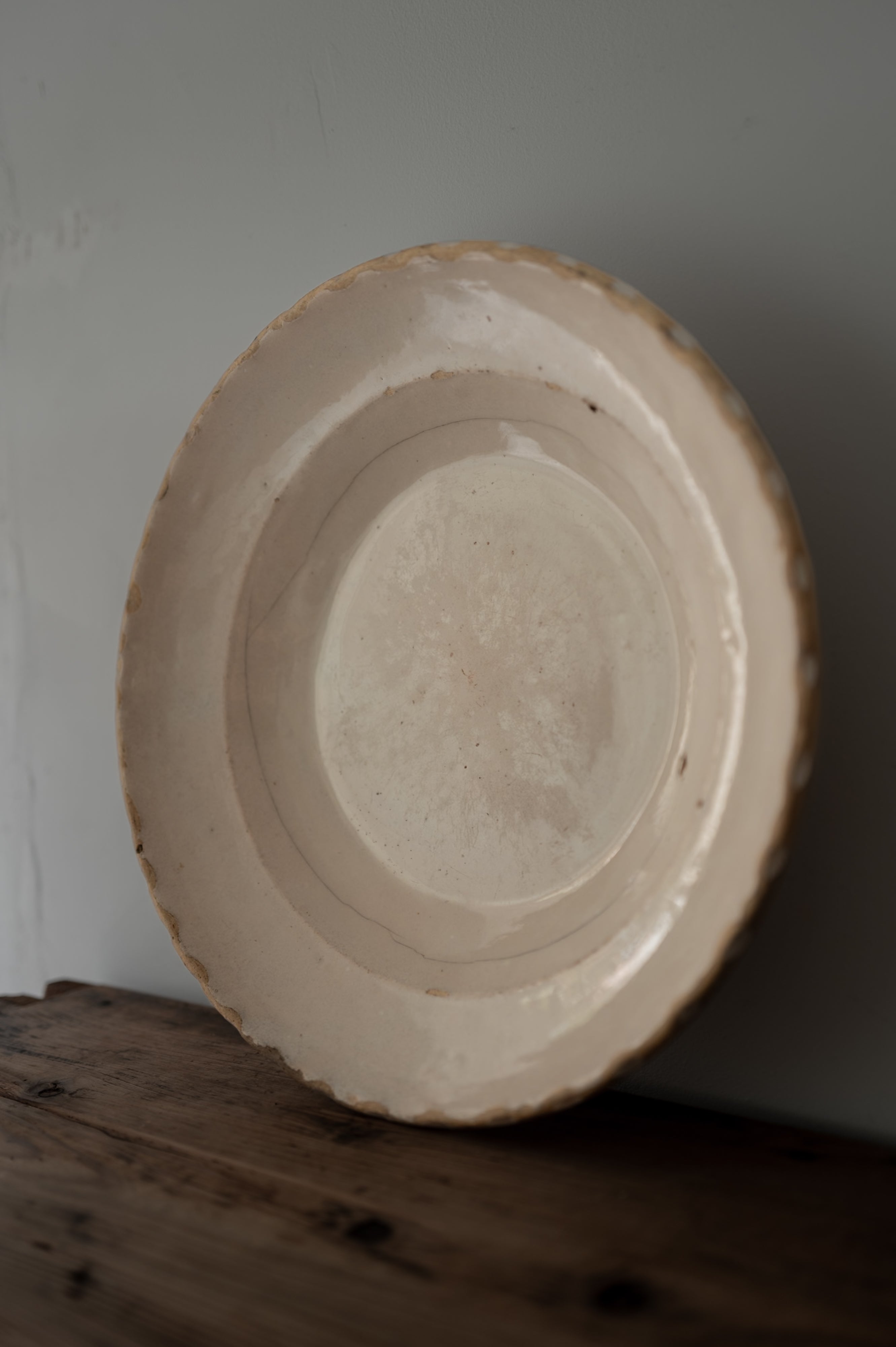 19th Century Italian Grottaglie, Puglia, White Tin Glazed Ring Flower Large Plate AN-4176