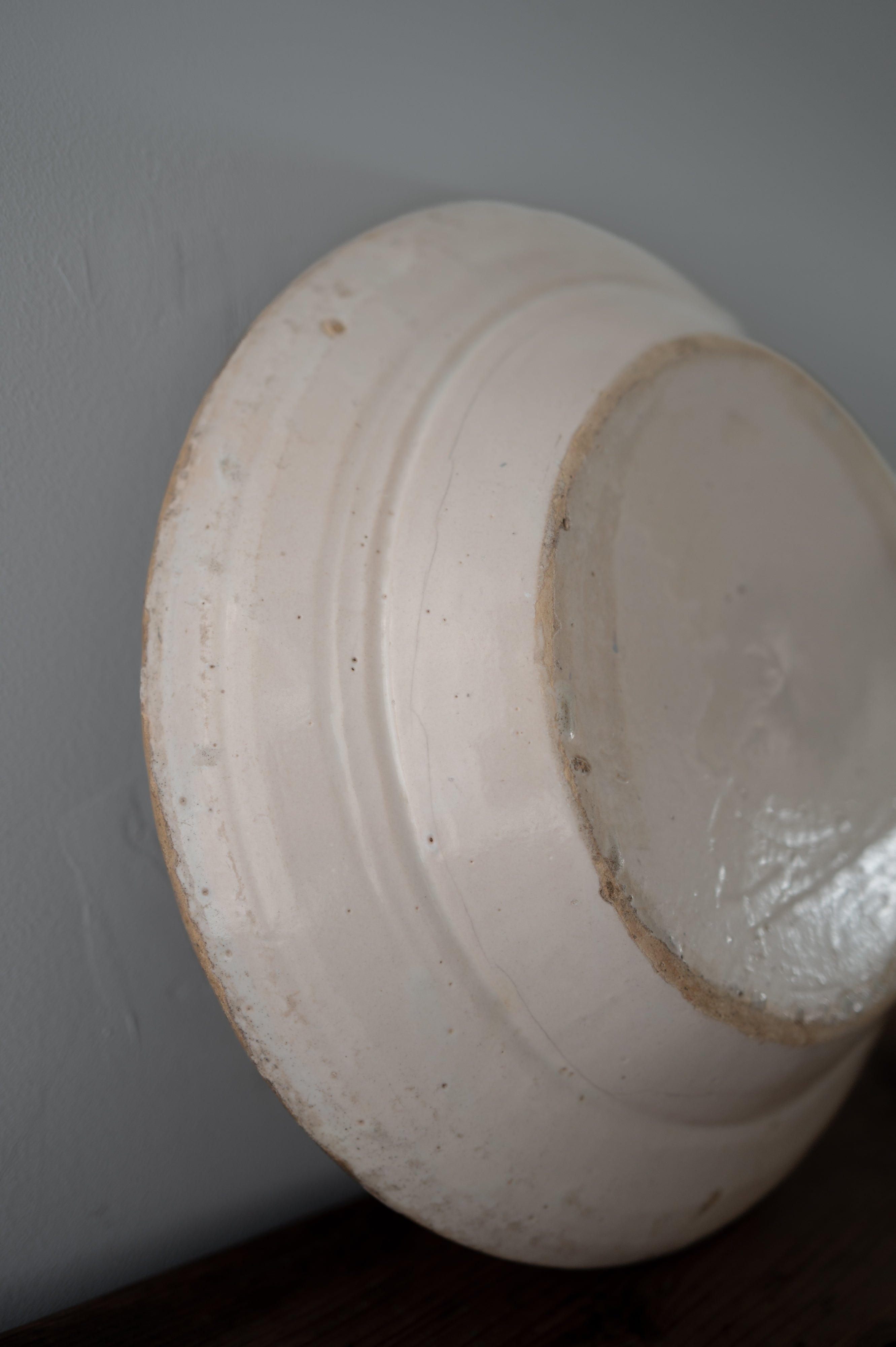 19th Century Italian Grottaglie, Puglia, White Tin Glazed Ring Flower Large Plate AN-4176