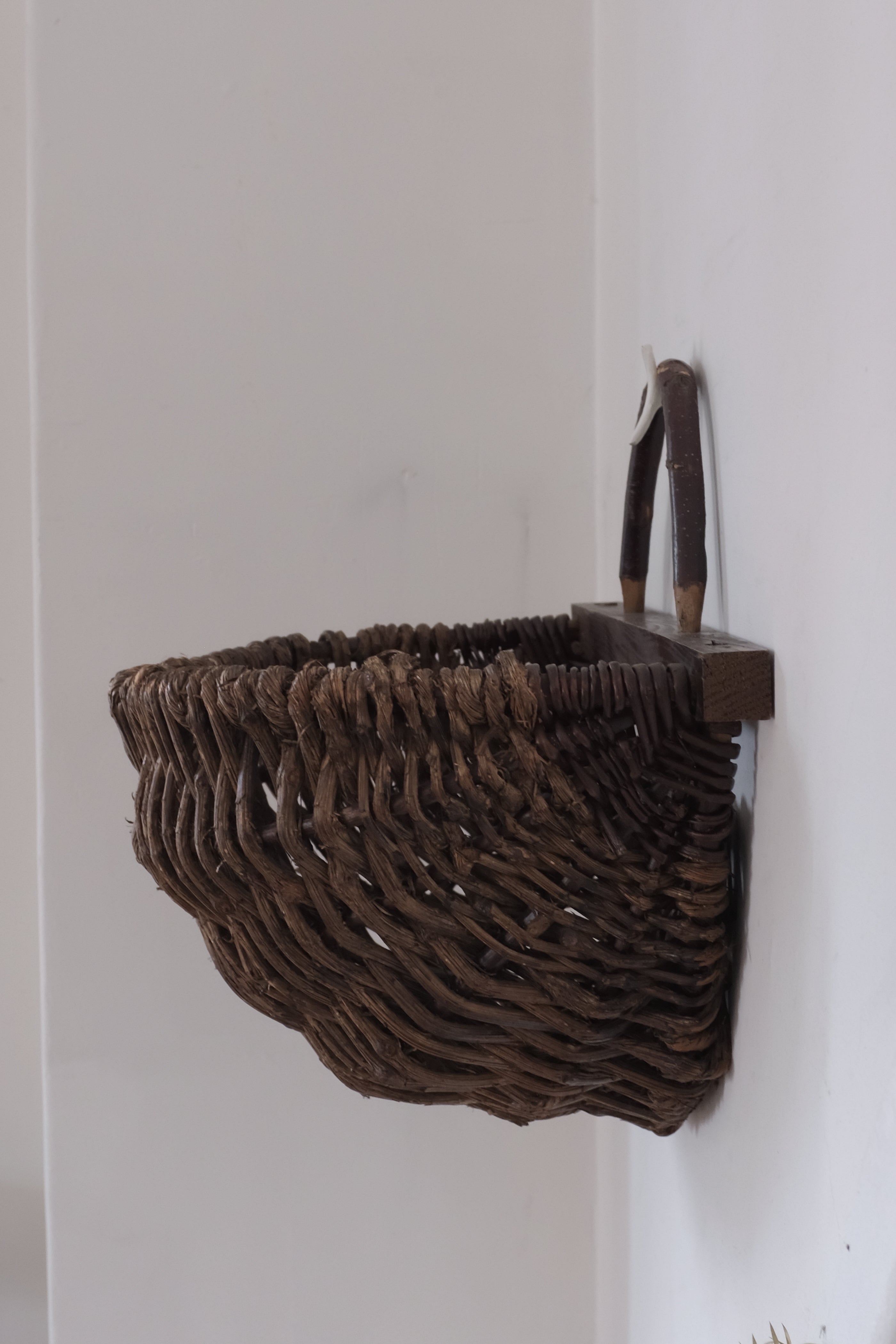  French Wall Hanging Basket  "Panier" / フランス アンティーク 壁掛け パニエ, French Wall Hanging Basket "Panier",- ambiant