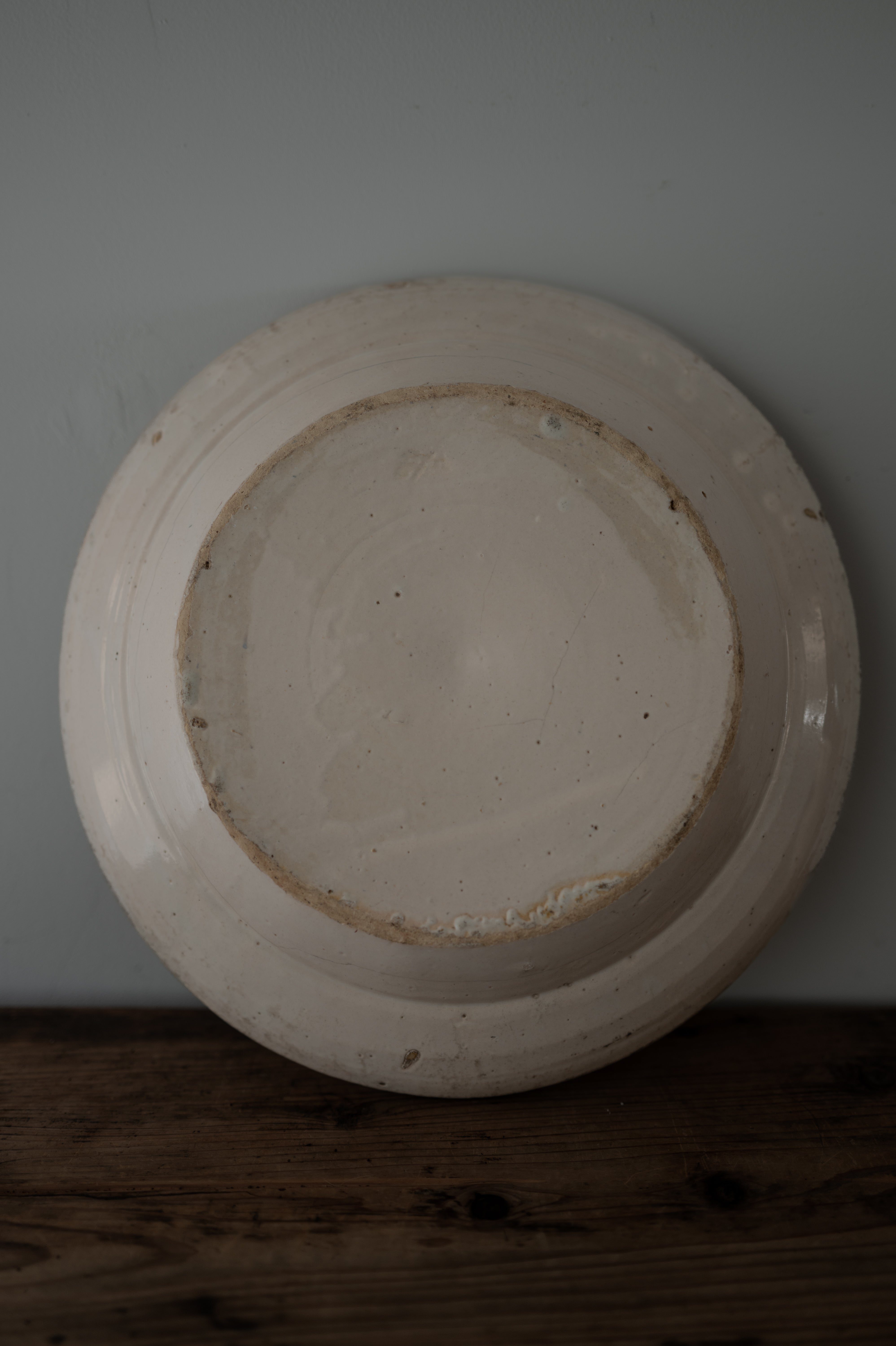 19th Century Italy, Puglia, Grottaglie, White Tin Glazed Ring Flower Large Plate AN-24176